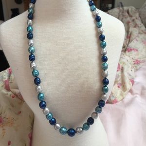 Beautiful necklace !!! Shades of blue
