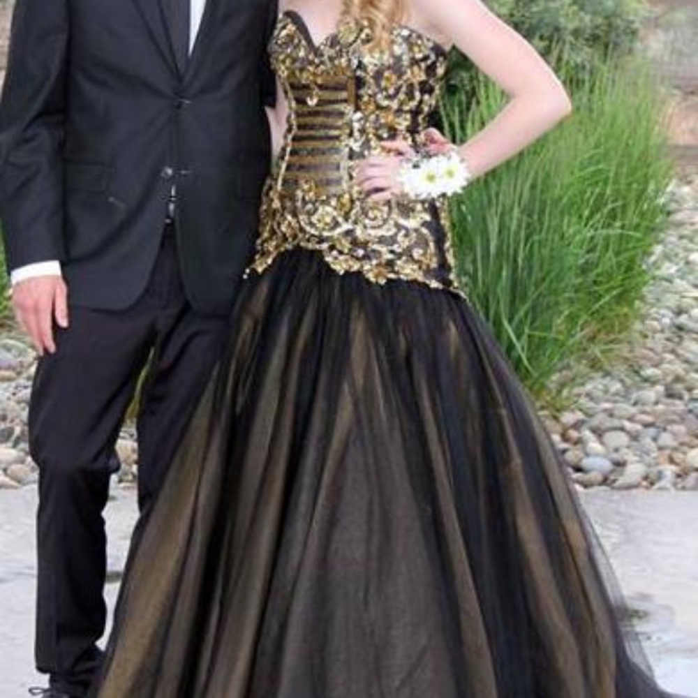 Size 4 Sherri Hill prom dress