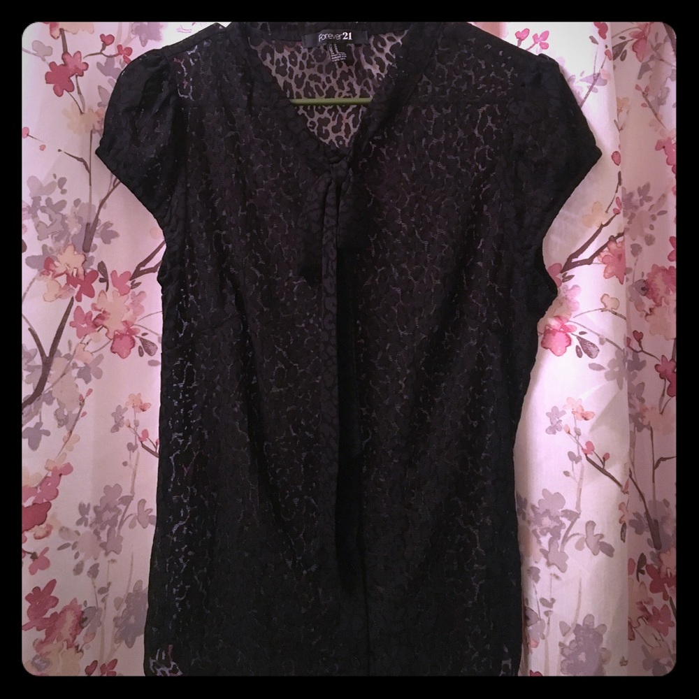 💕Sheer Leopard top size M