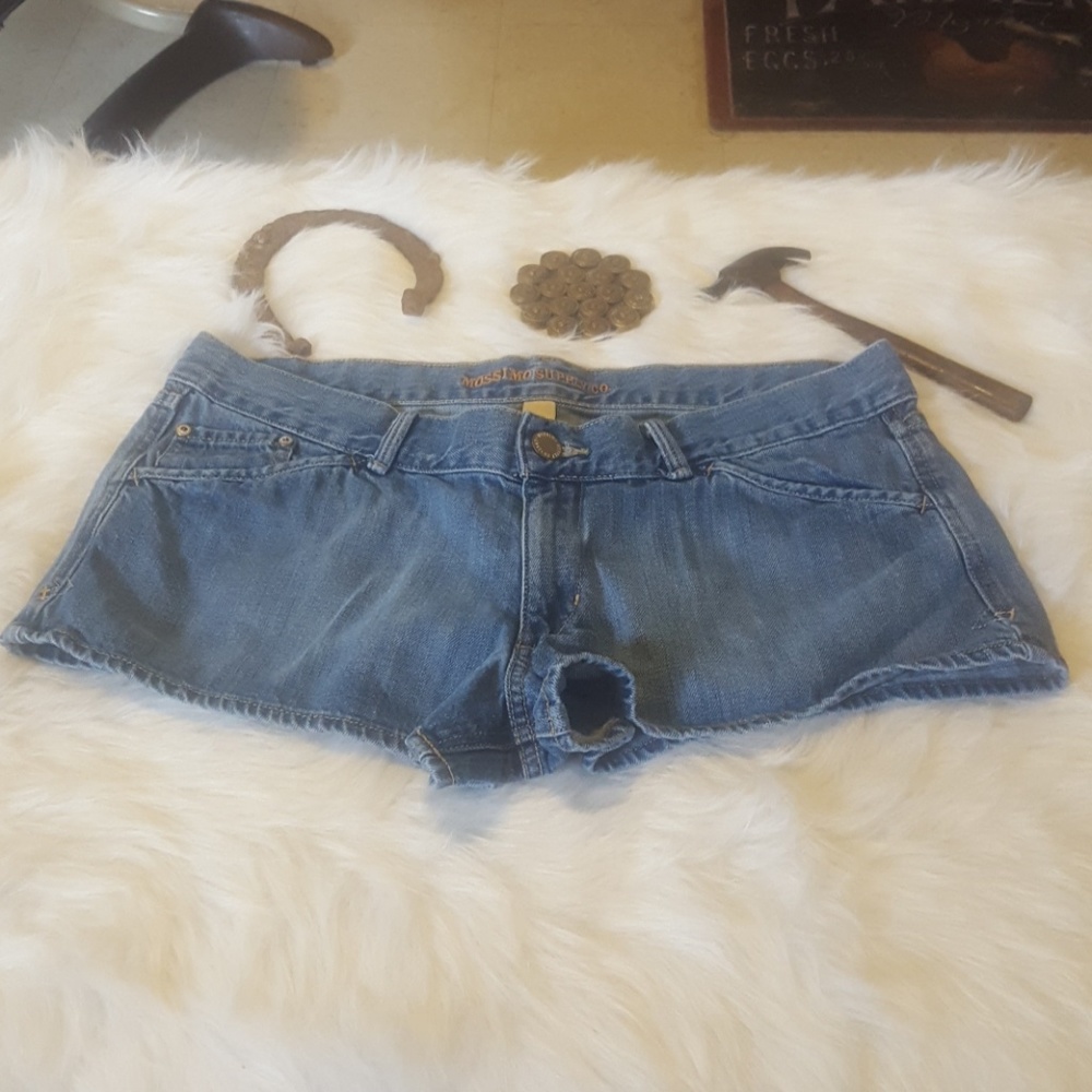 Woman's jean shorts