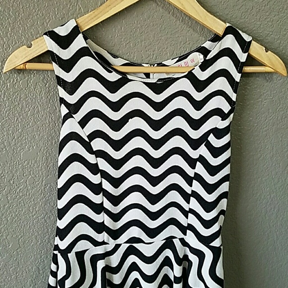 B&W Dress - Picture 2 of 4