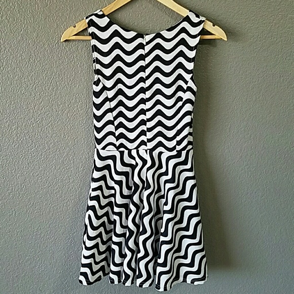 B&W Dress - Picture 3 of 4