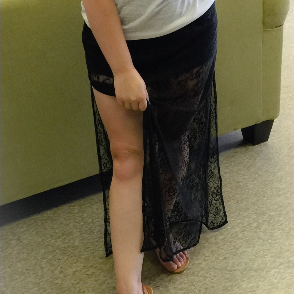 Lace skirt