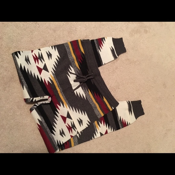 American Eagle Outfitters Pants - Sweater leggings