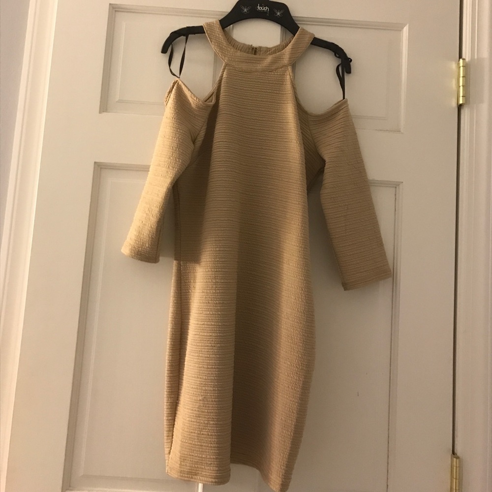Bebe shoulder cut dress