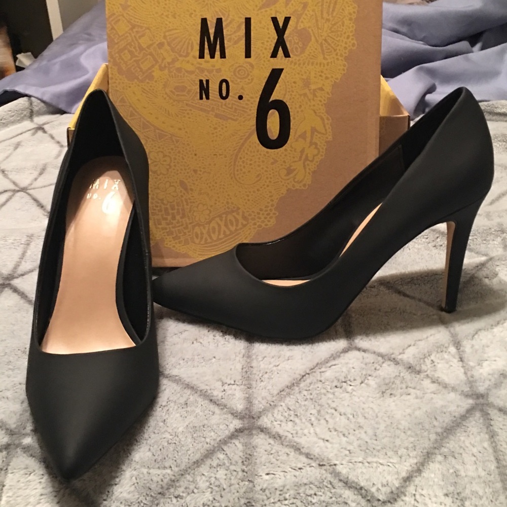 Matte black pumps with 4" heel
