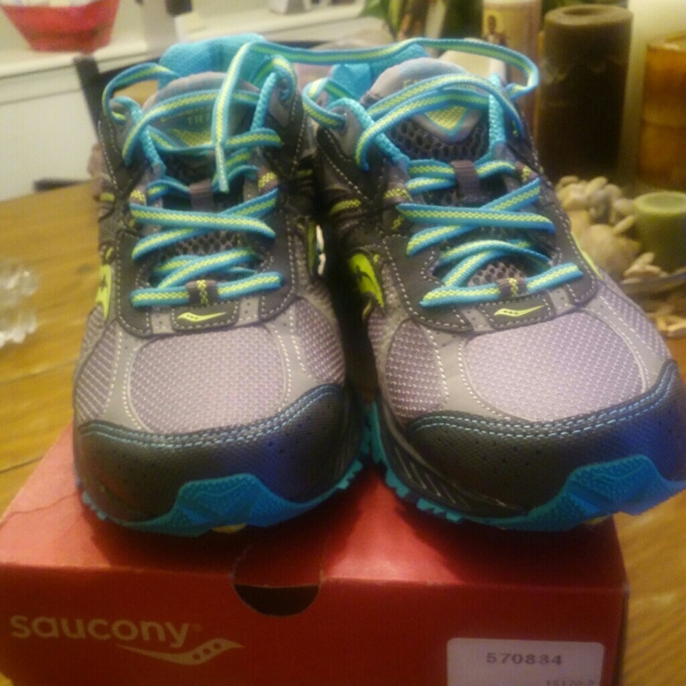 NWB Saucony sneakers