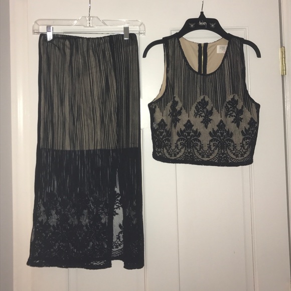 Two piece laced set - Picture 1 of 3