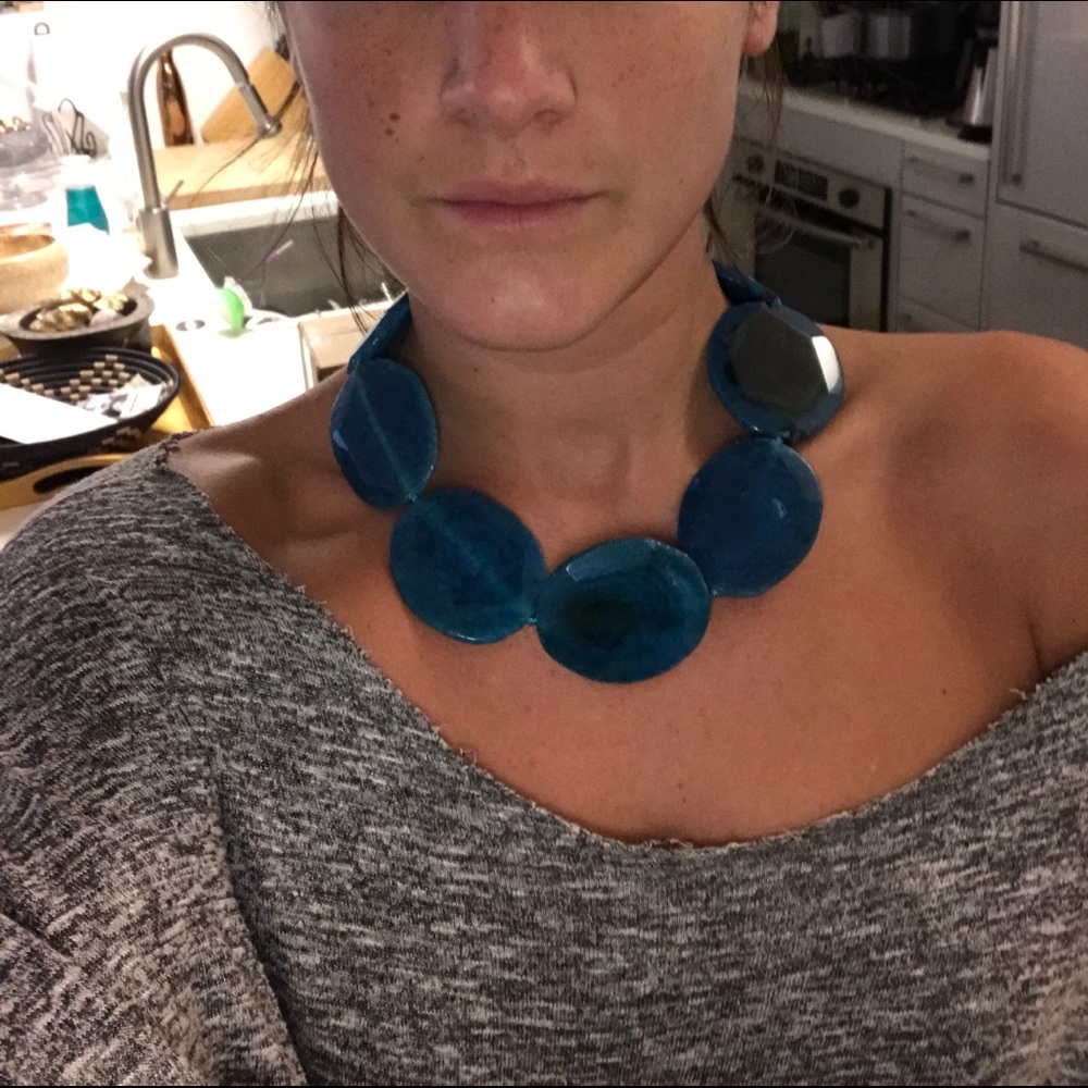 Beautiful blue stone statement necklace - Picture 4 of 4
