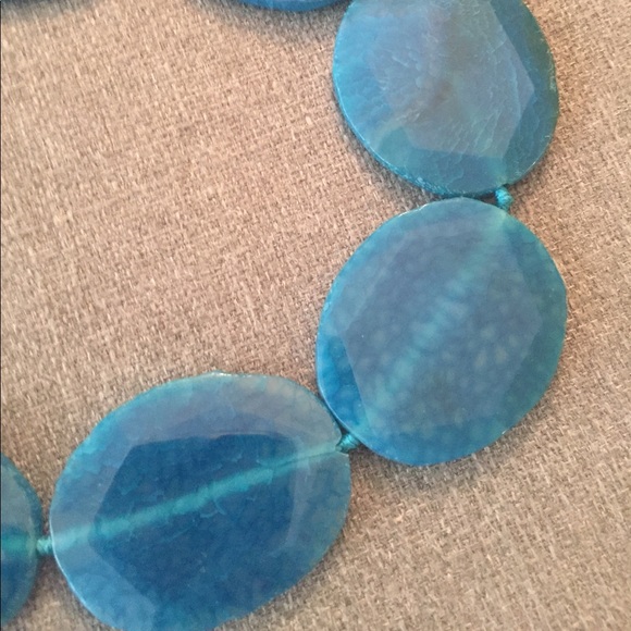 Beautiful blue stone statement necklace - Picture 3 of 4