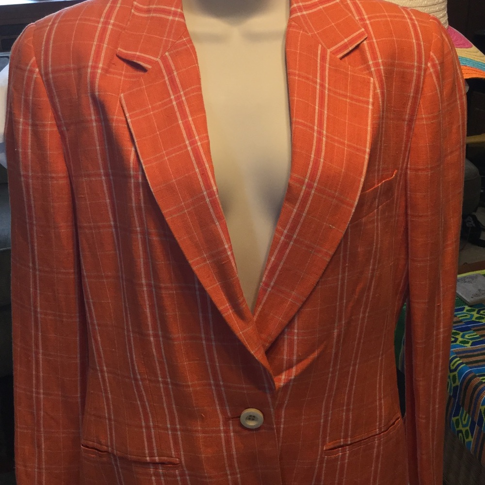 Suit by Havre' Bernard in orange!🧡