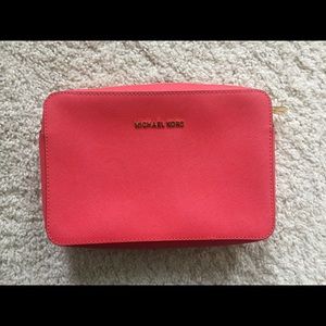 MK jet set large cross body in bright red