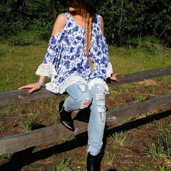BOHO BLUES FLORAL COLD SHOULDER TOP - Picture 4 of 4