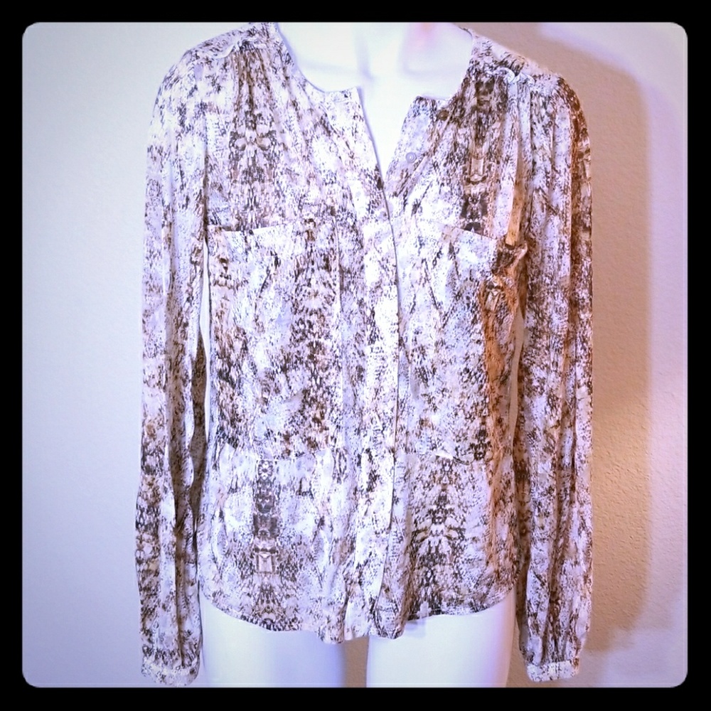 #021 M N G animal print buttons down Size S.