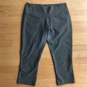 SALE‼️Nike power crops