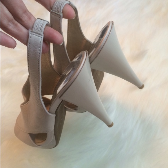 Micheal Kors leather heels - Picture 4 of 5