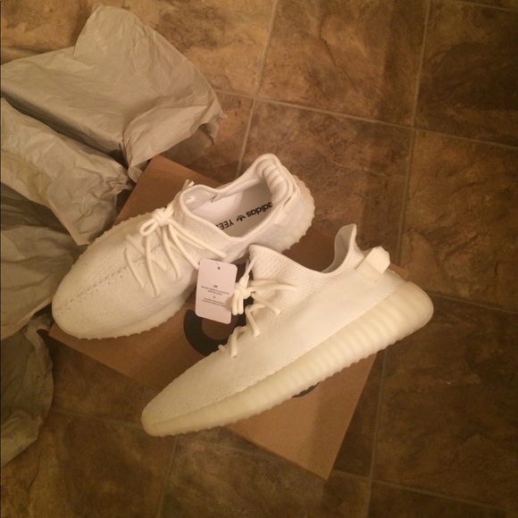 SOLD! Yeezy boost 350 V2!! Cream/white. Sold!! - Picture 1 of 8