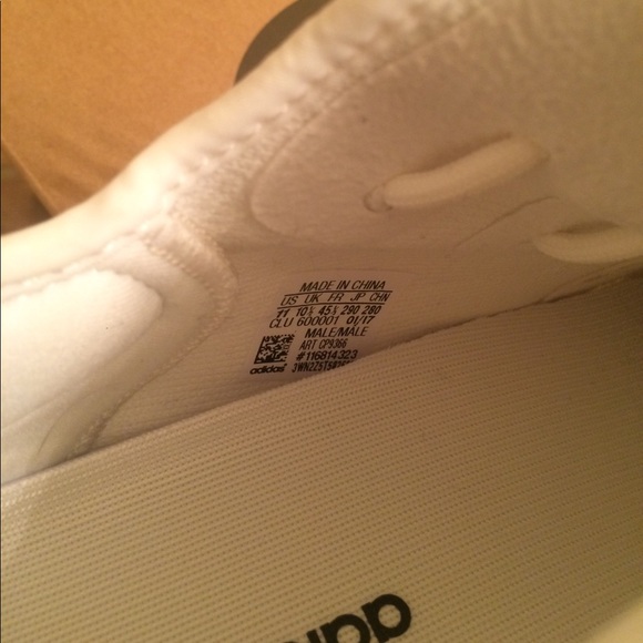 SOLD! Yeezy boost 350 V2!! Cream/white. Sold!! - Picture 4 of 8