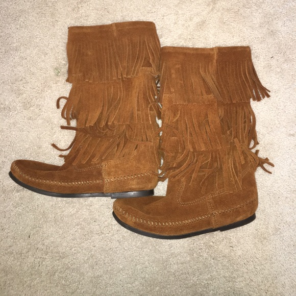 NEW Tan Minnetonka Boots !!!! PERFECT condition - Picture 1 of 3