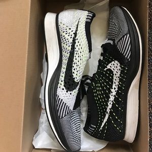 Nike unisex flyknit racers