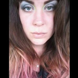 Meet your Posher, Alicia