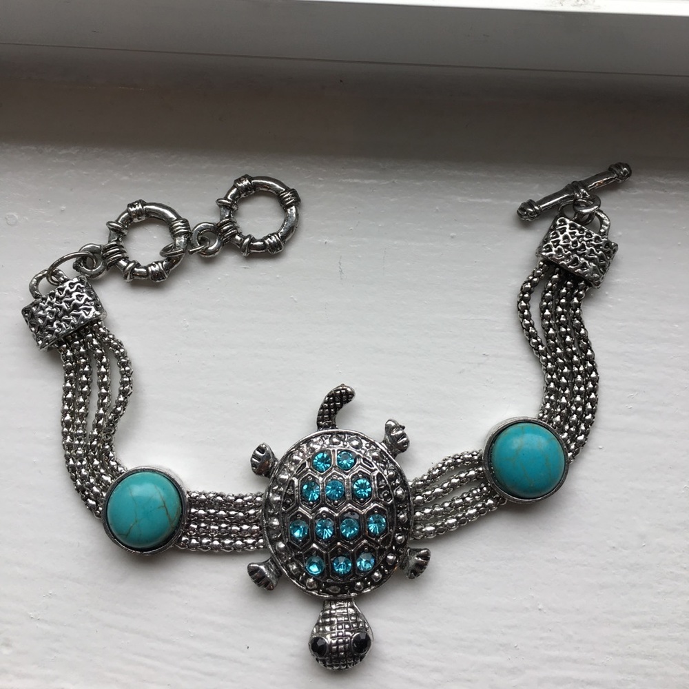 Turquoise stone turtle toggle bracelet