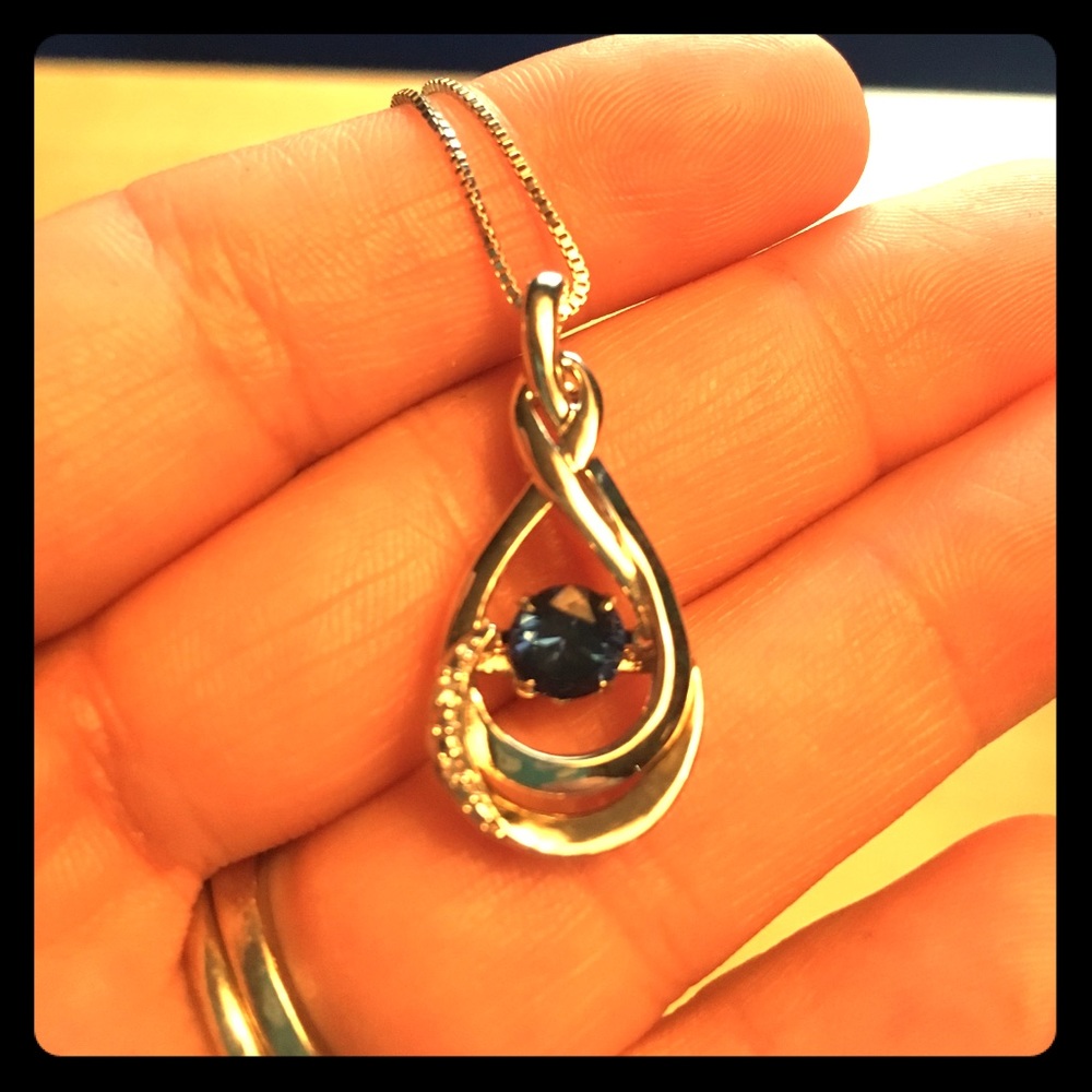 Rhythm in motion necklace