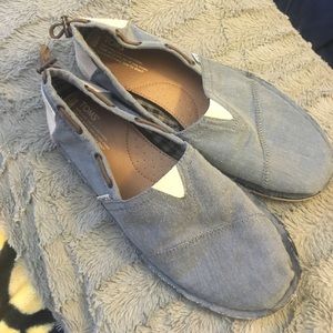 Men's TOMS size 10.5