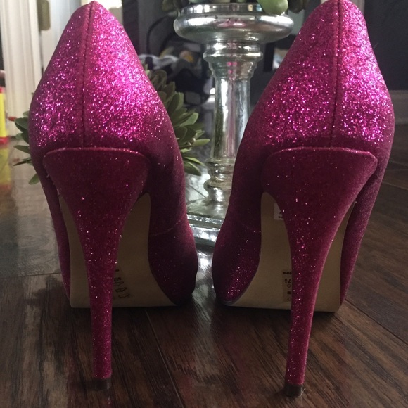 Pink pumps! - Picture 2 of 5