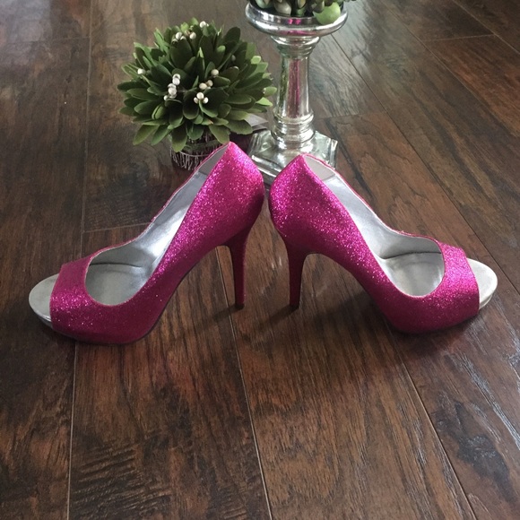 Pink pumps! - Picture 3 of 5