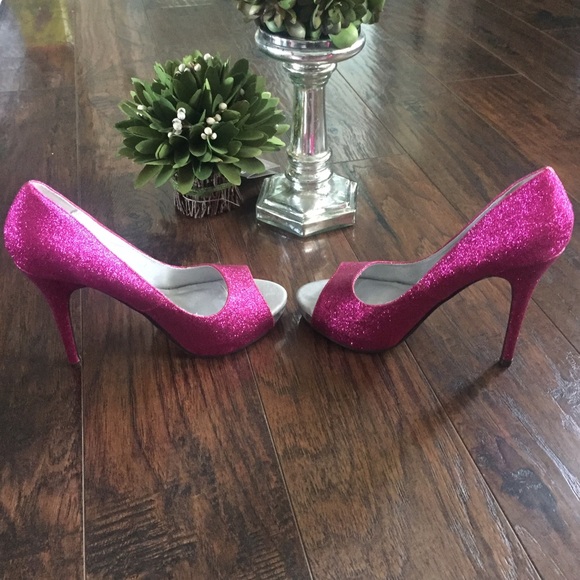 Pink pumps! - Picture 4 of 5