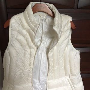New off white puff vest with storage bag