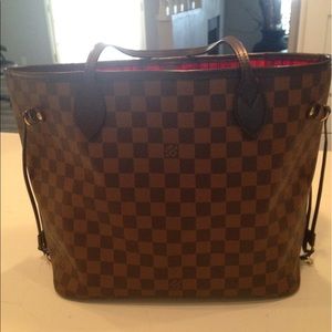 Authentic LV, great condition! Dims 18x5 x 11