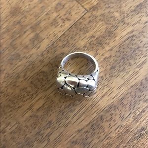 Silver Ring size 8. Looks similar to John Hardy.