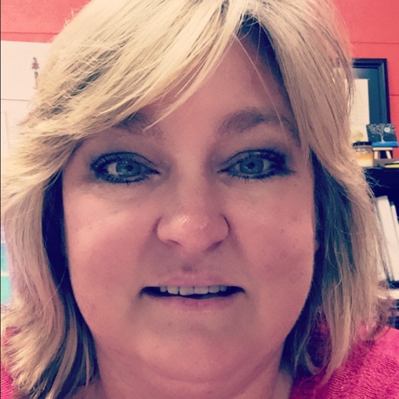 Meet your Posher, Andrea - Picture 1 of 1