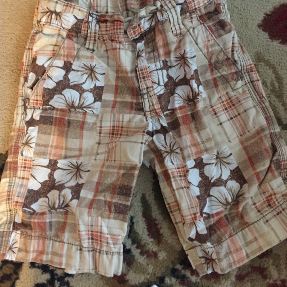 Girls size 4 shorts🔴