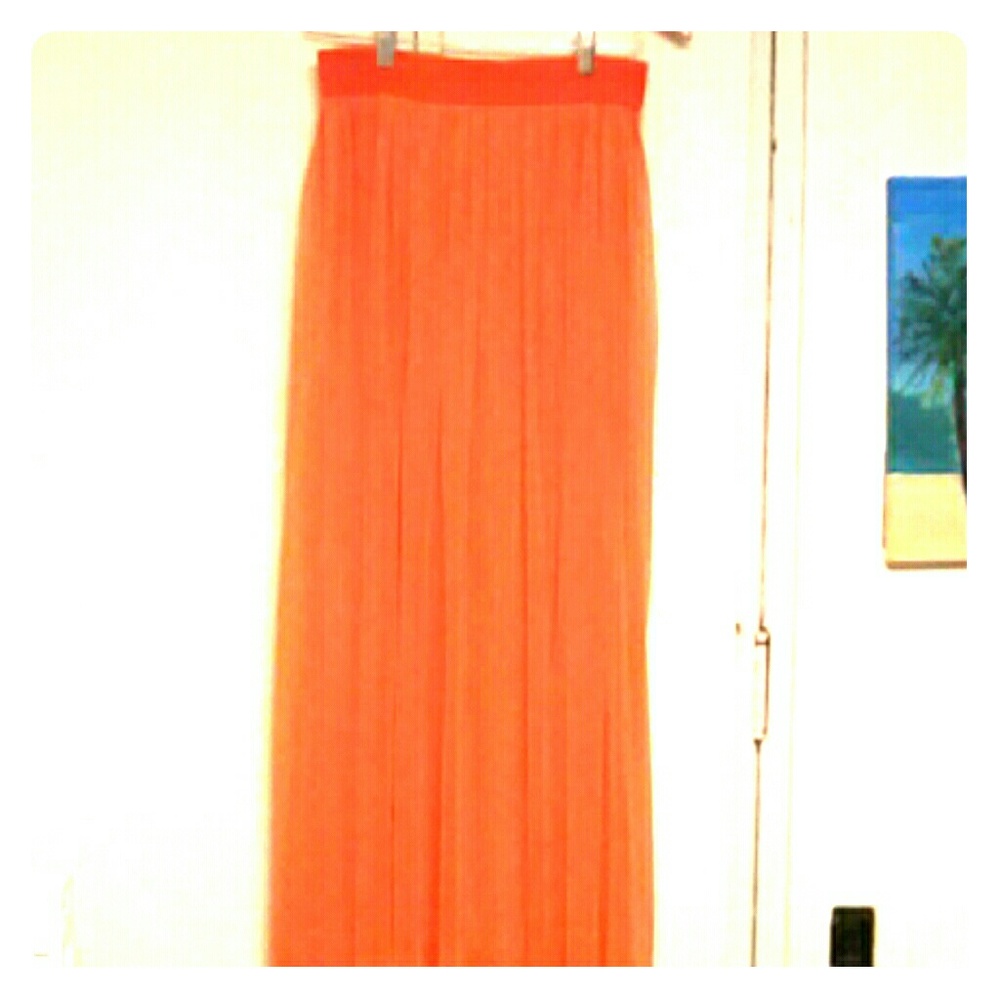 STUNNING TULLE MAXI SKIRT