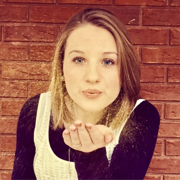 Meet your Posher, Lauren - Picture 1 of 1