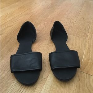 Black sandal flats