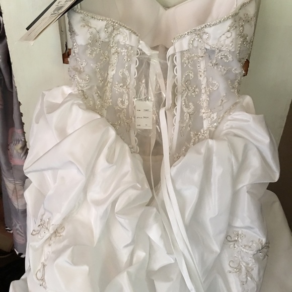 Davids bridal lux wedding gown - Picture 2 of 4