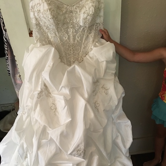 Davids bridal lux wedding gown - Picture 3 of 4