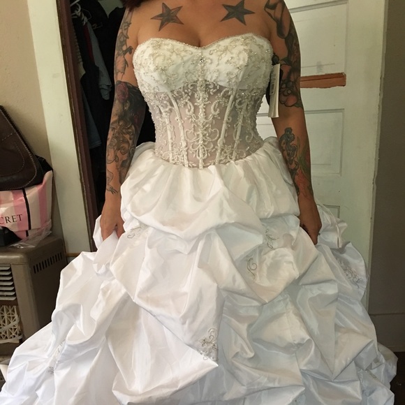 Davids bridal lux wedding gown - Picture 4 of 4