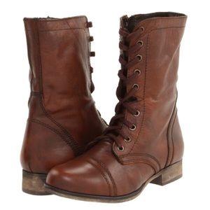 STEVE MADDEN//Troopa boot size 7 1/2-8