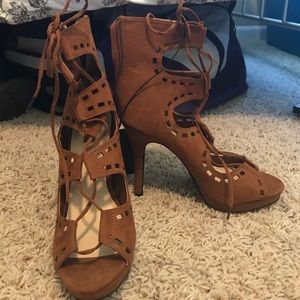Super cute lace up heels!