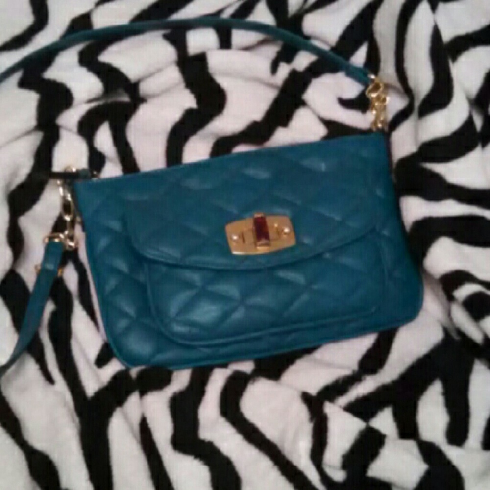 Chic turquoise quilted crossbosy bag