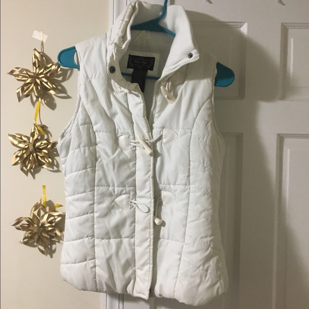 White Puffer Vest - Picture 6 of 7