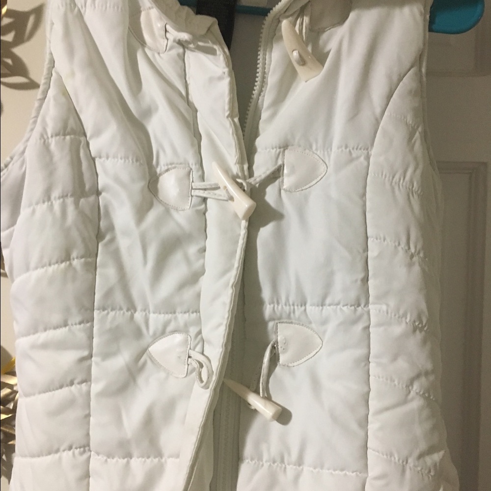 White Puffer Vest - Picture 7 of 7