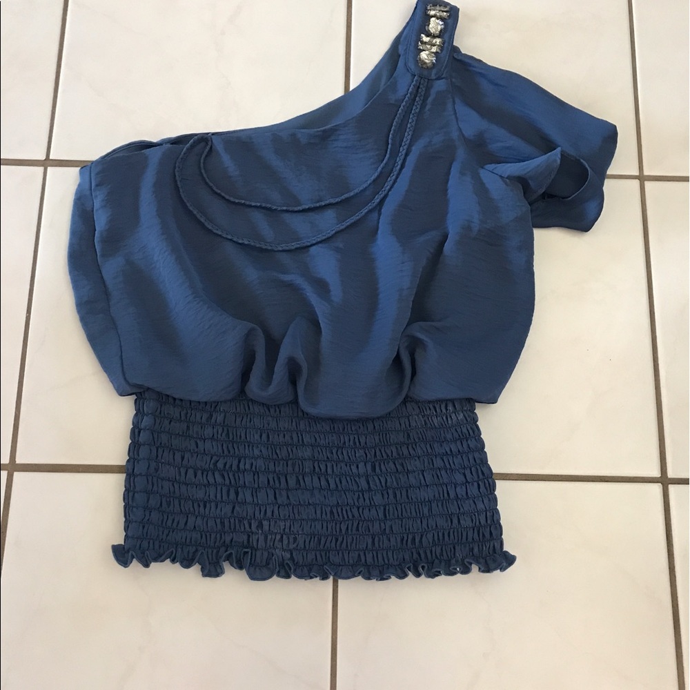 One shoulder blouse