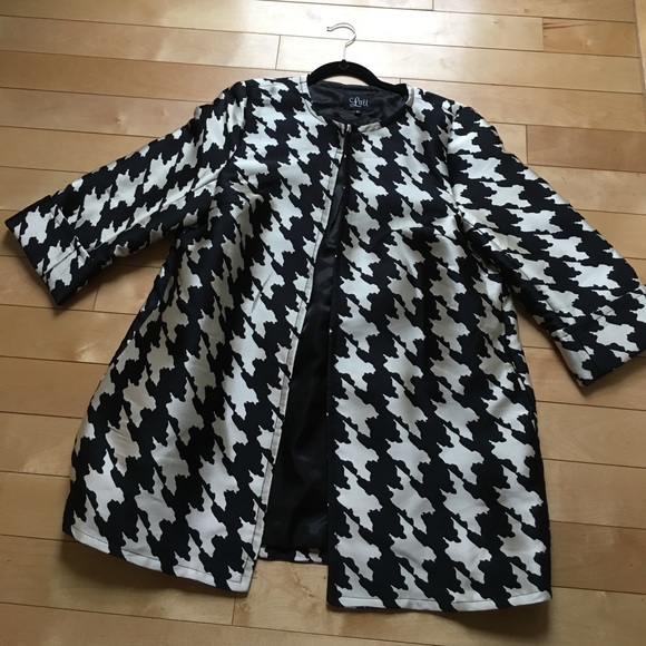 Luii Jackets & Blazers - NEW...Fabulous Hounds Tooth Jacket