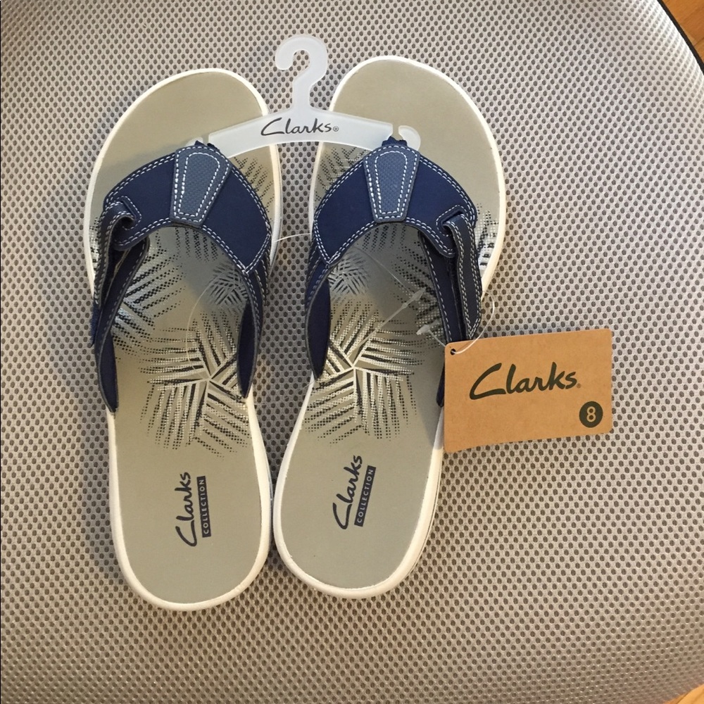 Clarks size 8 flip flops/sandals